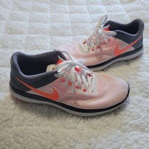 Nike women's shoes size 6